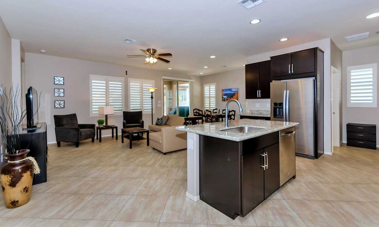 17584 West Fairview Street - Photo 4 of 27