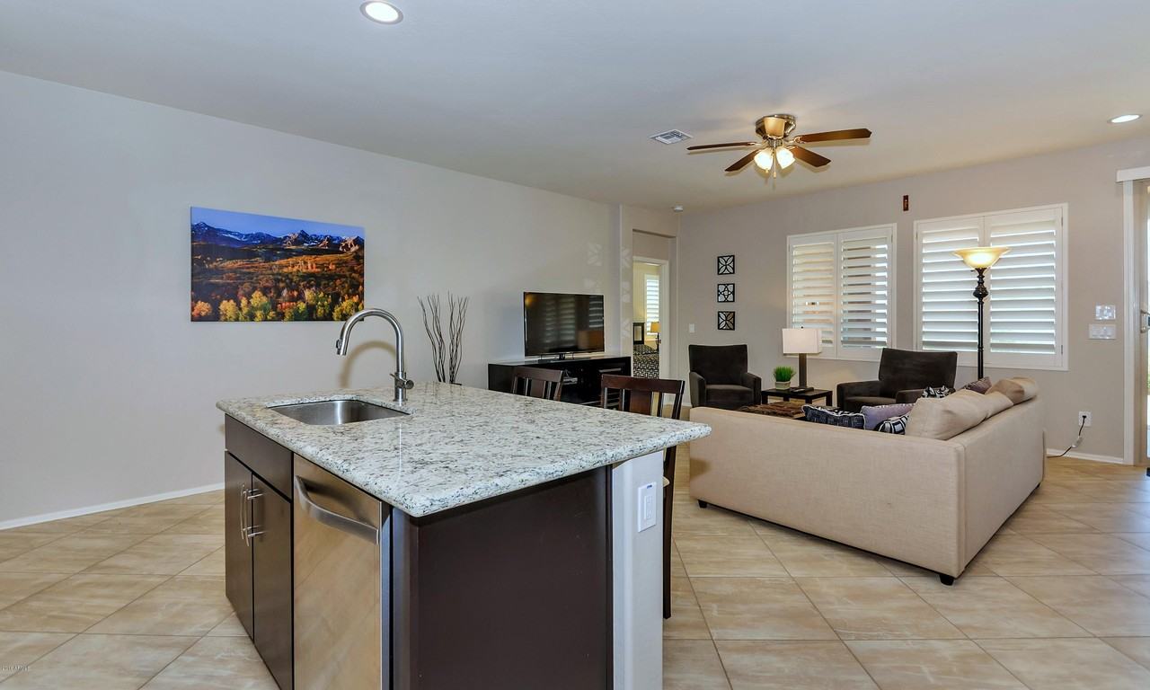 17584 West Fairview Street - Photo 5 of 27