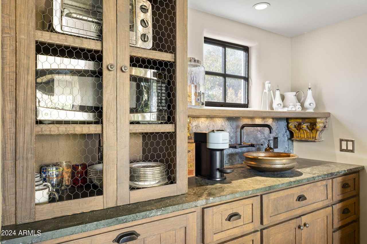 7005 E Jackrabbit Rd - Photo 5 of 31