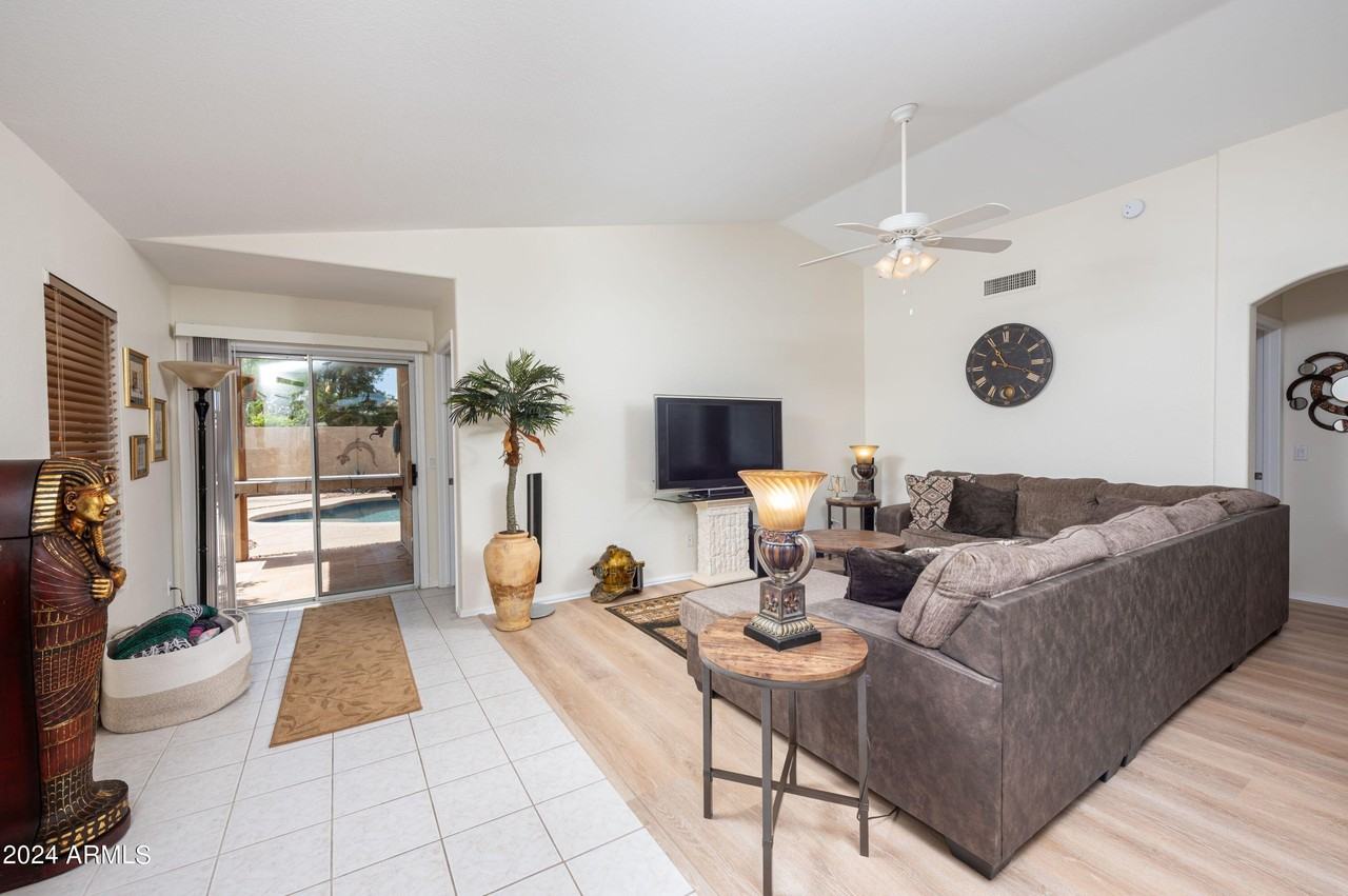 707 West Baylor Lane - Photo 4 of 14