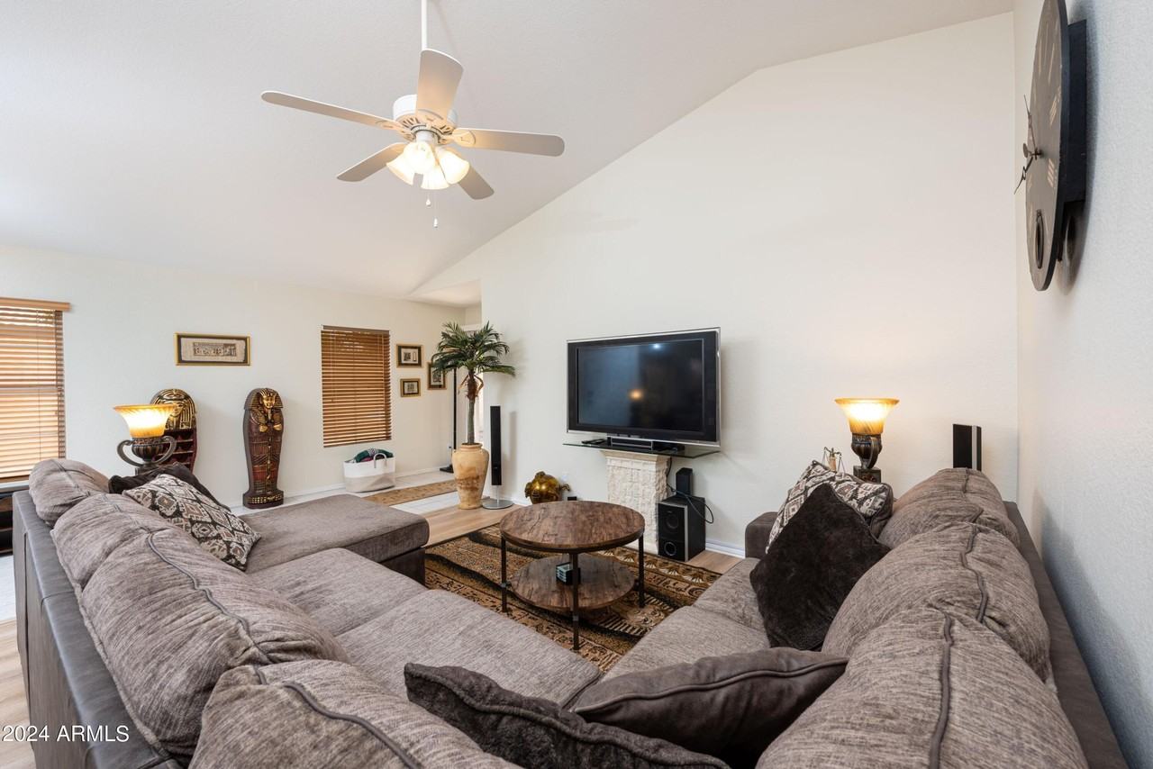 707 West Baylor Lane - Photo 5 of 14