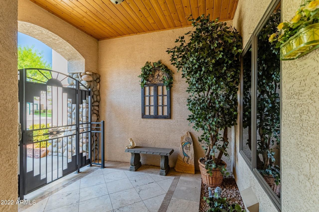 7477 W Denaro Dr - Photo 4 of 39