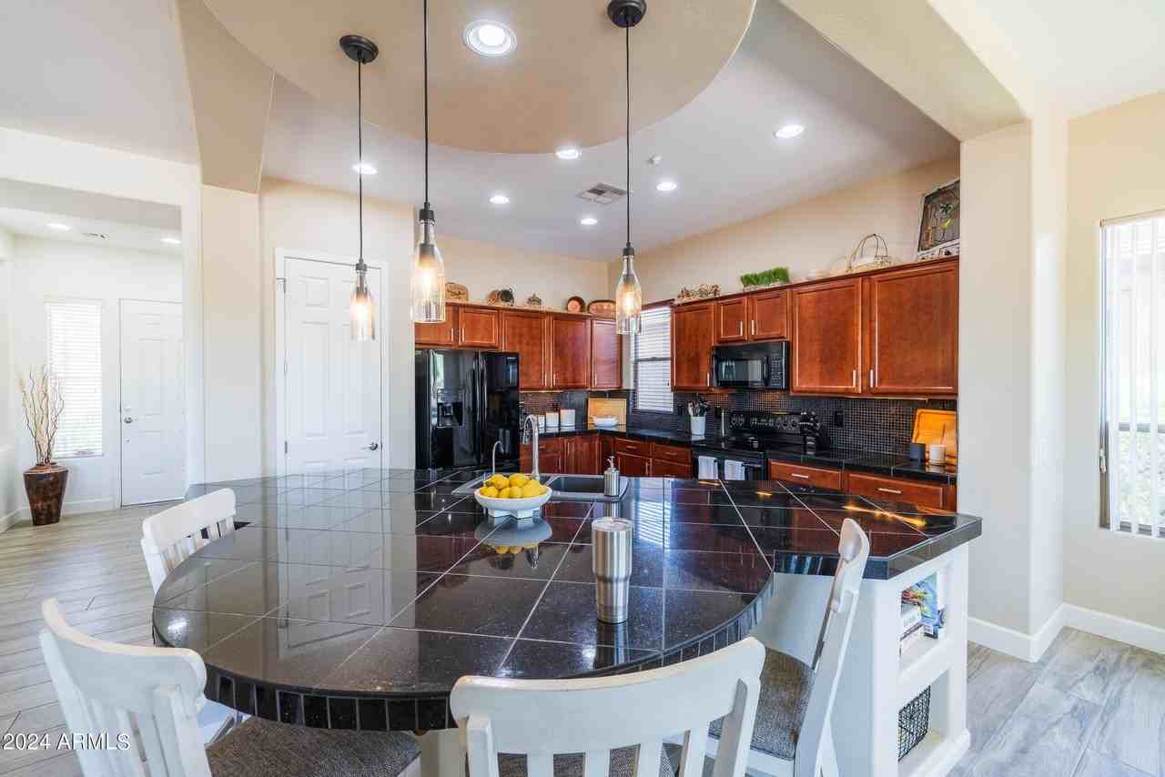 12368 Hedge Hog Place - Photo 5 of 25