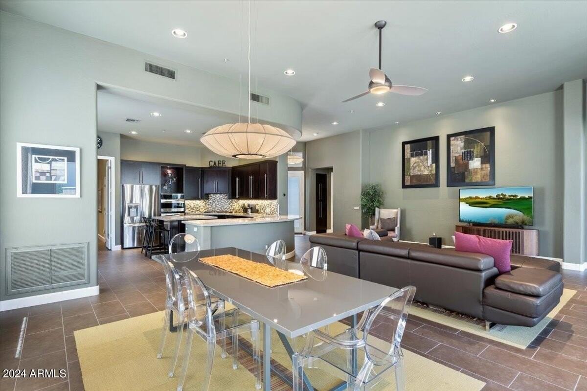 8228 East Mohawk Lane - Photo 5 of 32