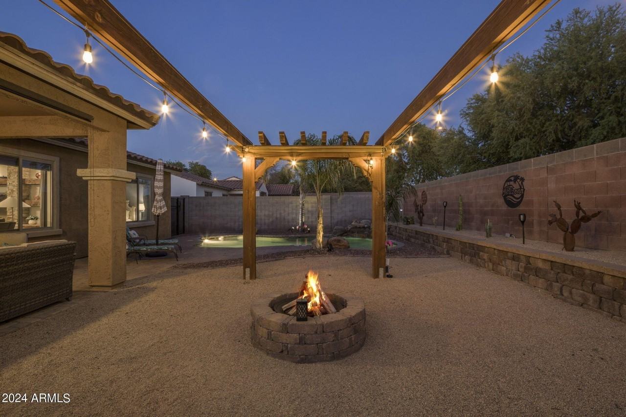 1537 East Indigo Street - Photo 5 of 50