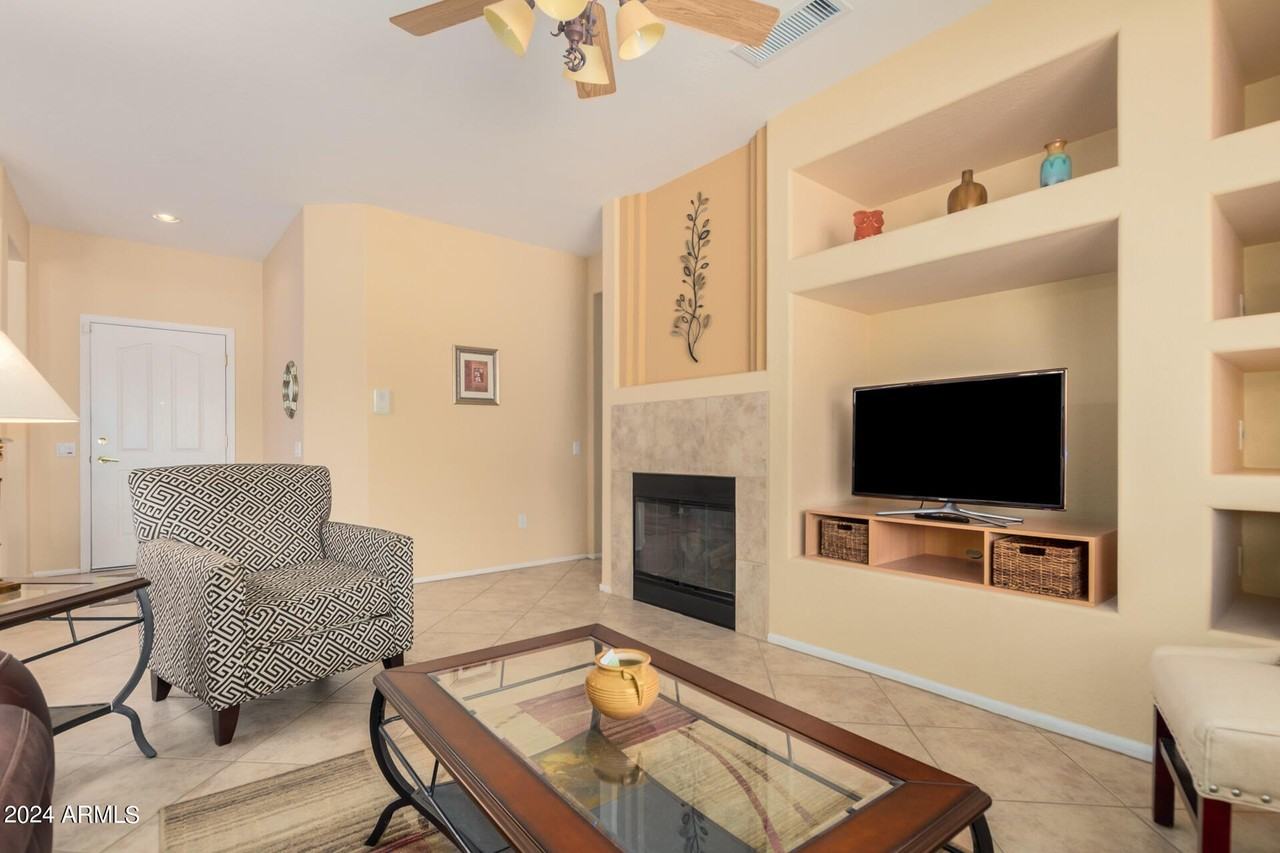 15448 West Moonlight Way - Photo 4 of 24