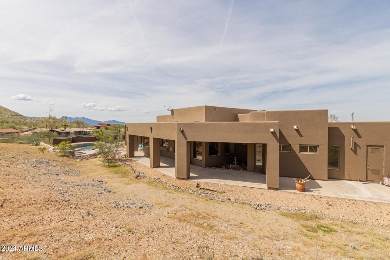 2715 West Cheyenne Drive - Photo 4 of 27