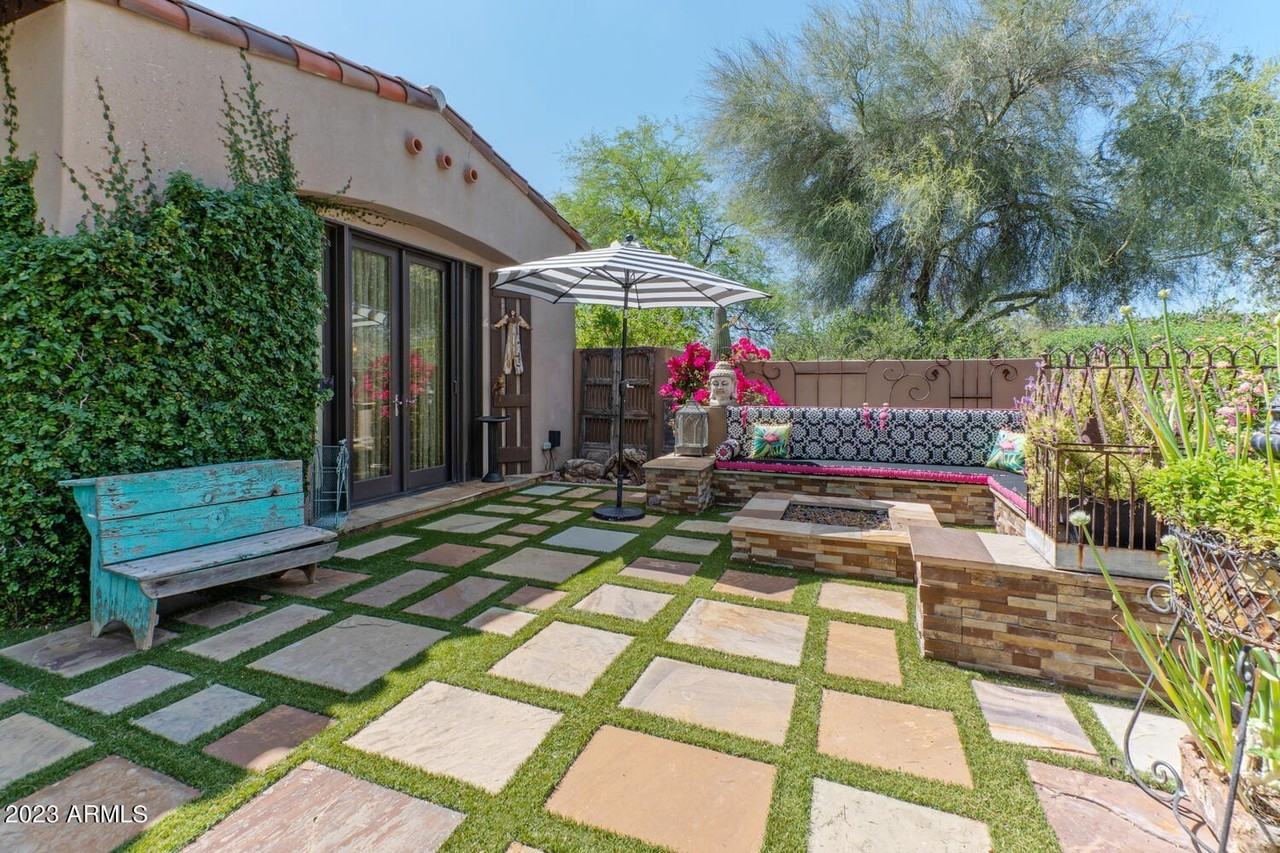 8882 Flathorn Drive - Photo 3 of 40