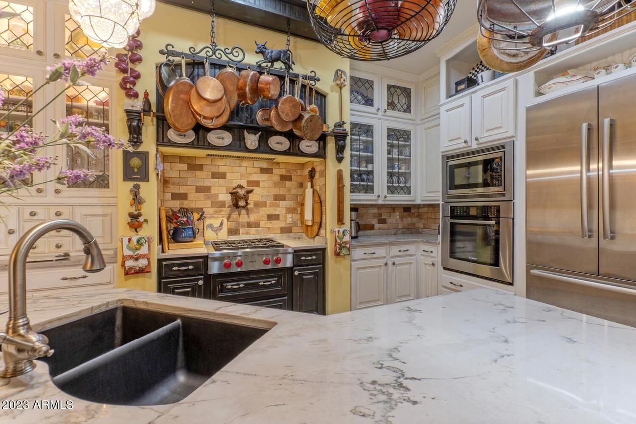 8882 Flathorn Drive - Photo 6 of 40