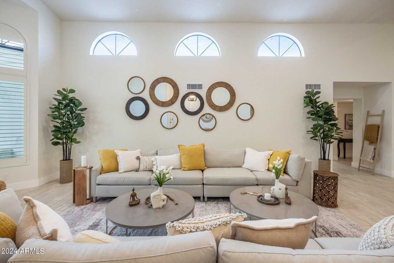 8179 East Whispering Wind Drive - Photo 3 of 32