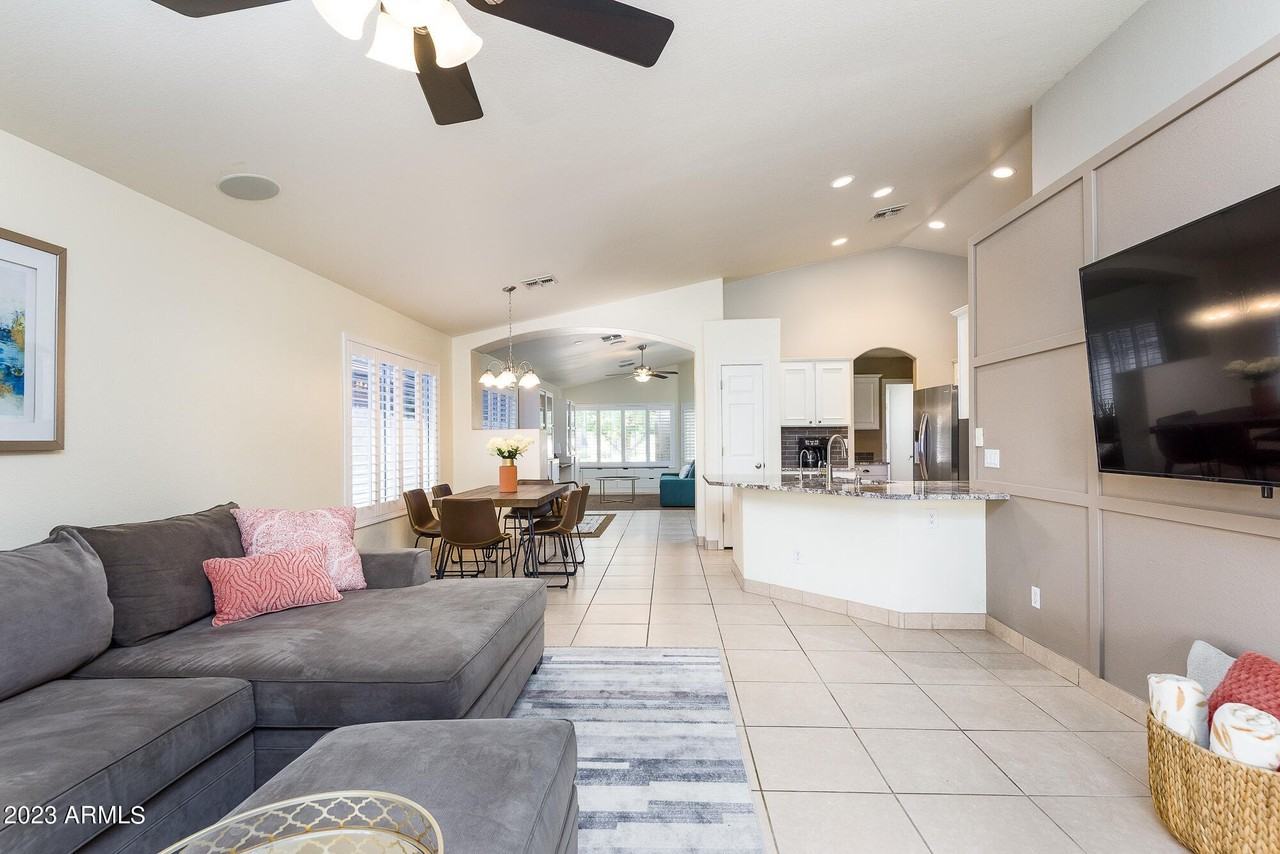 8161 West Pontiac Drive - Photo 3 of 28