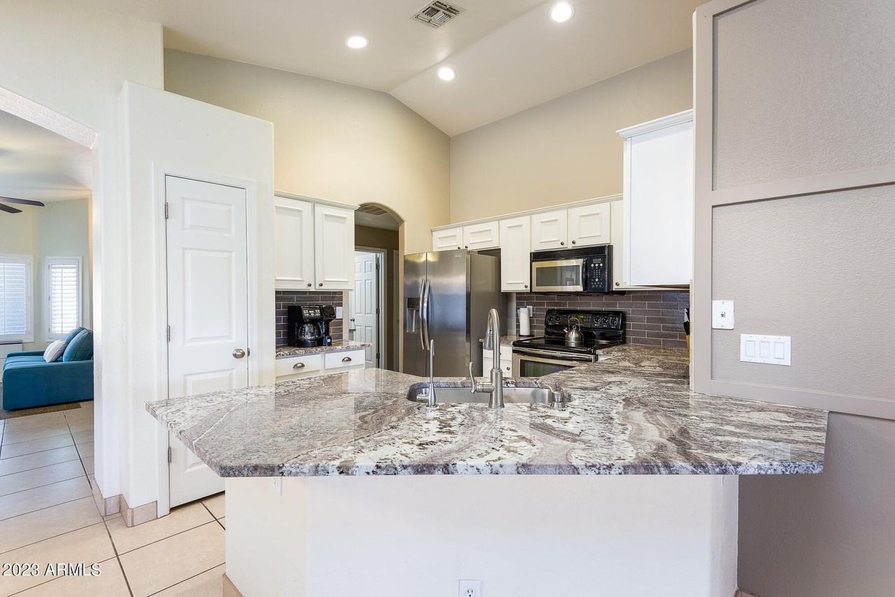 8161 West Pontiac Drive - Photo 7 of 28