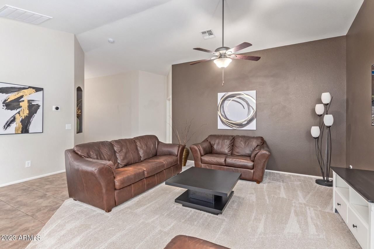 9837 West Salter Drive - Photo 7 of 31