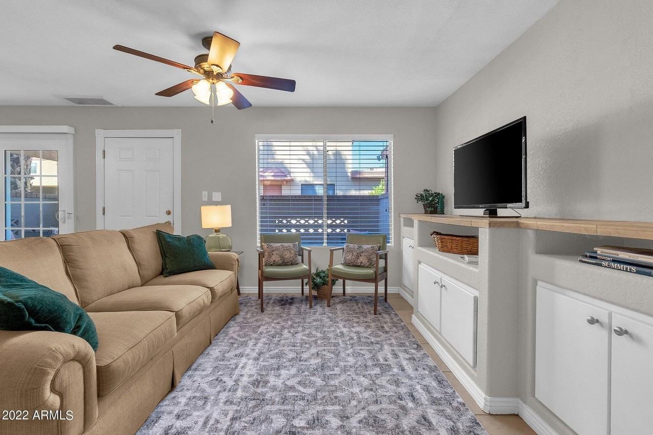 14247 Boxwood Lane East - Photo 2 of 40