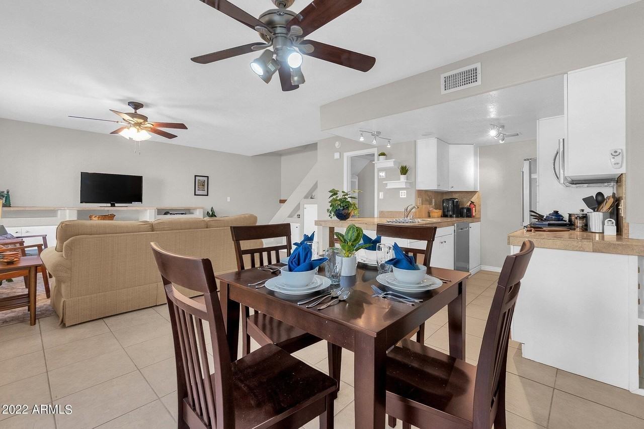 14247 Boxwood Lane East - Photo 3 of 40