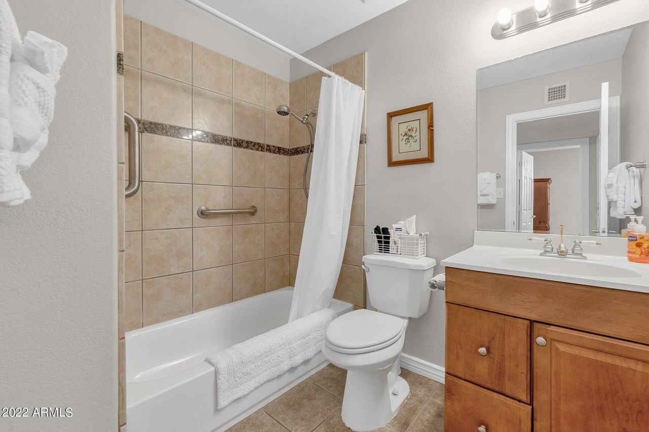 14247 Boxwood Lane East - Photo 6 of 40