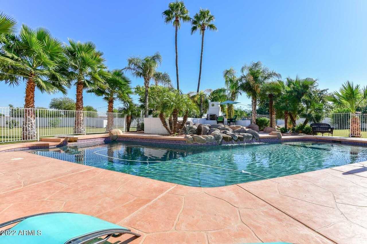 5237 North 106th Avenue - Photo 2 of 50