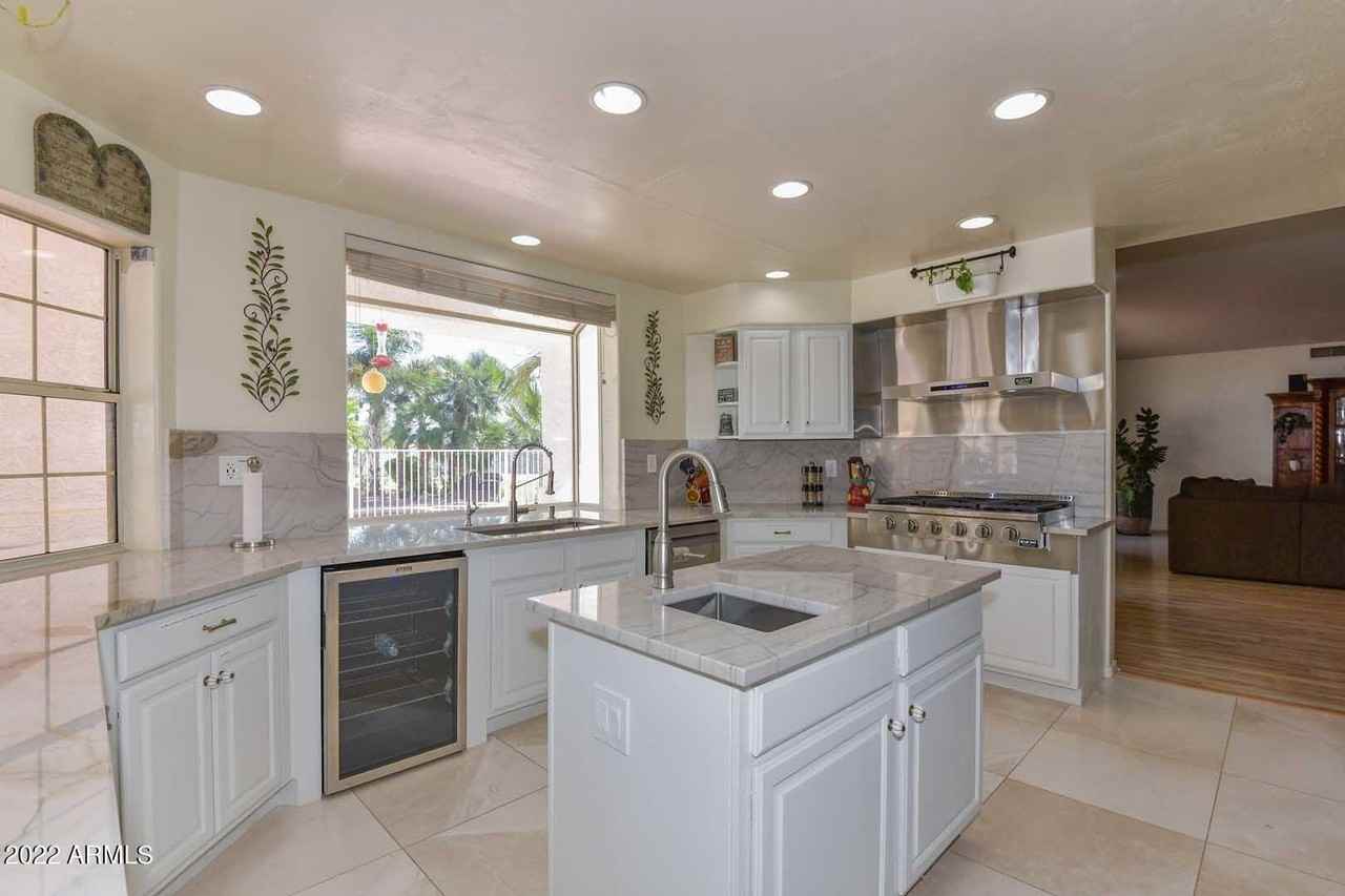 5237 North 106th Avenue - Photo 5 of 50