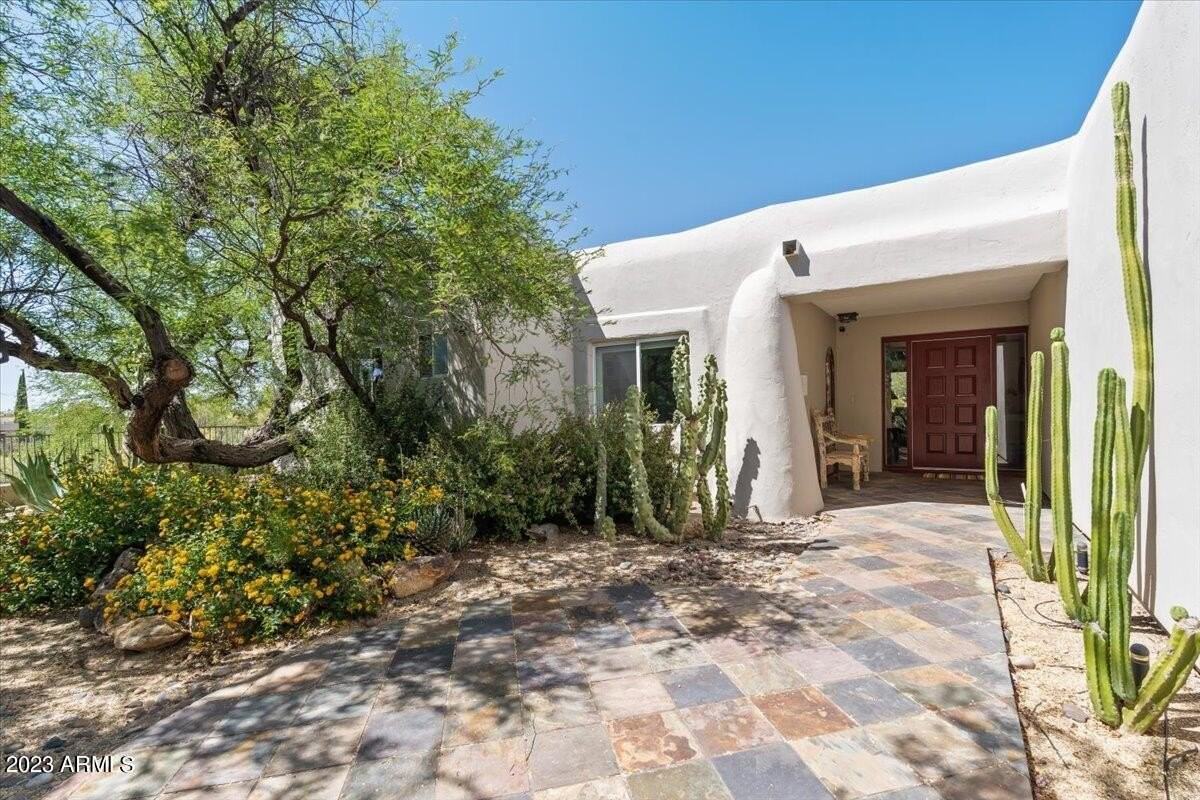 1816 East Eagle Claw Drive - Photo 2 of 23