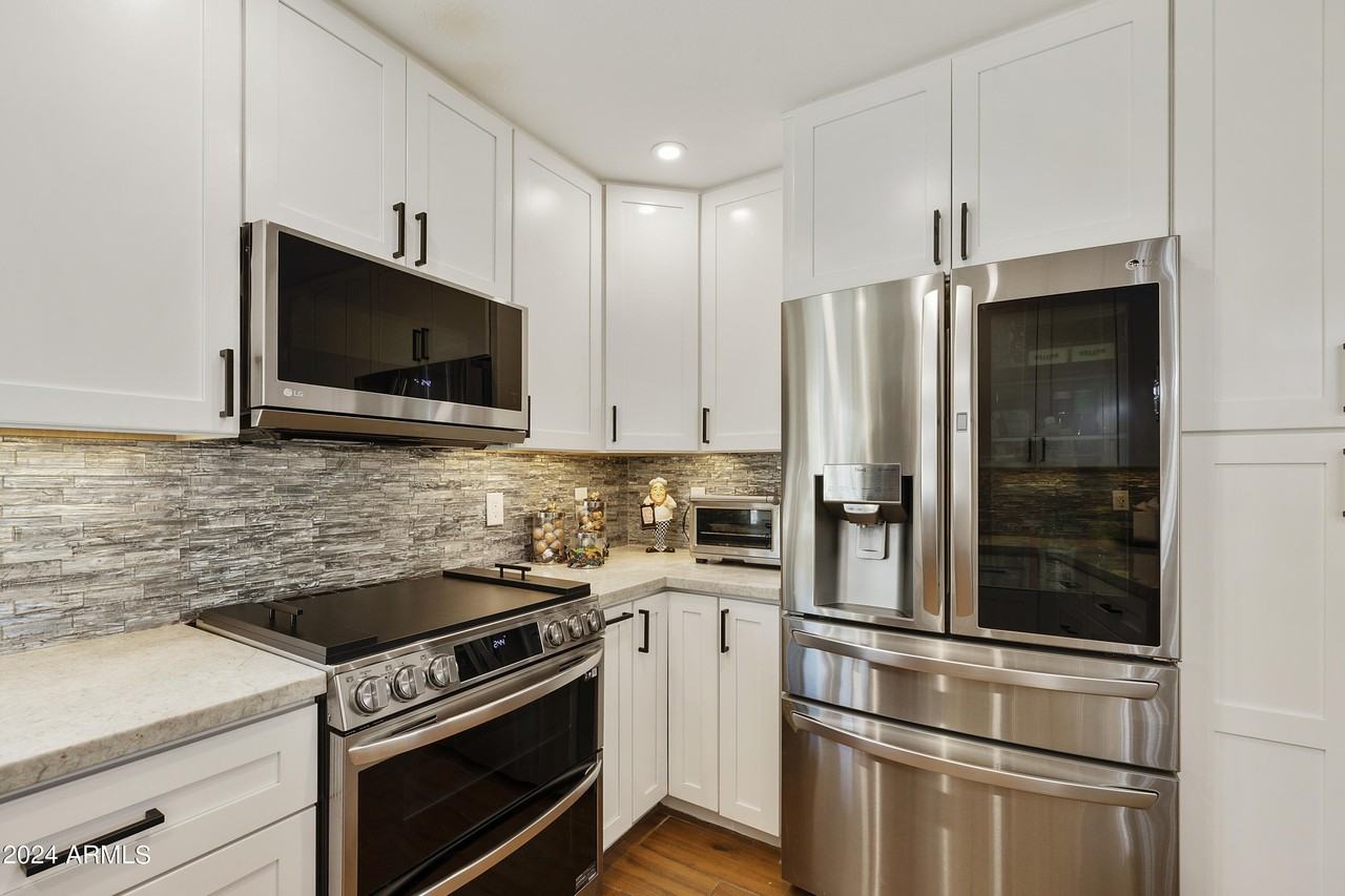 10065 East Mission Lane - Photo 2 of 35