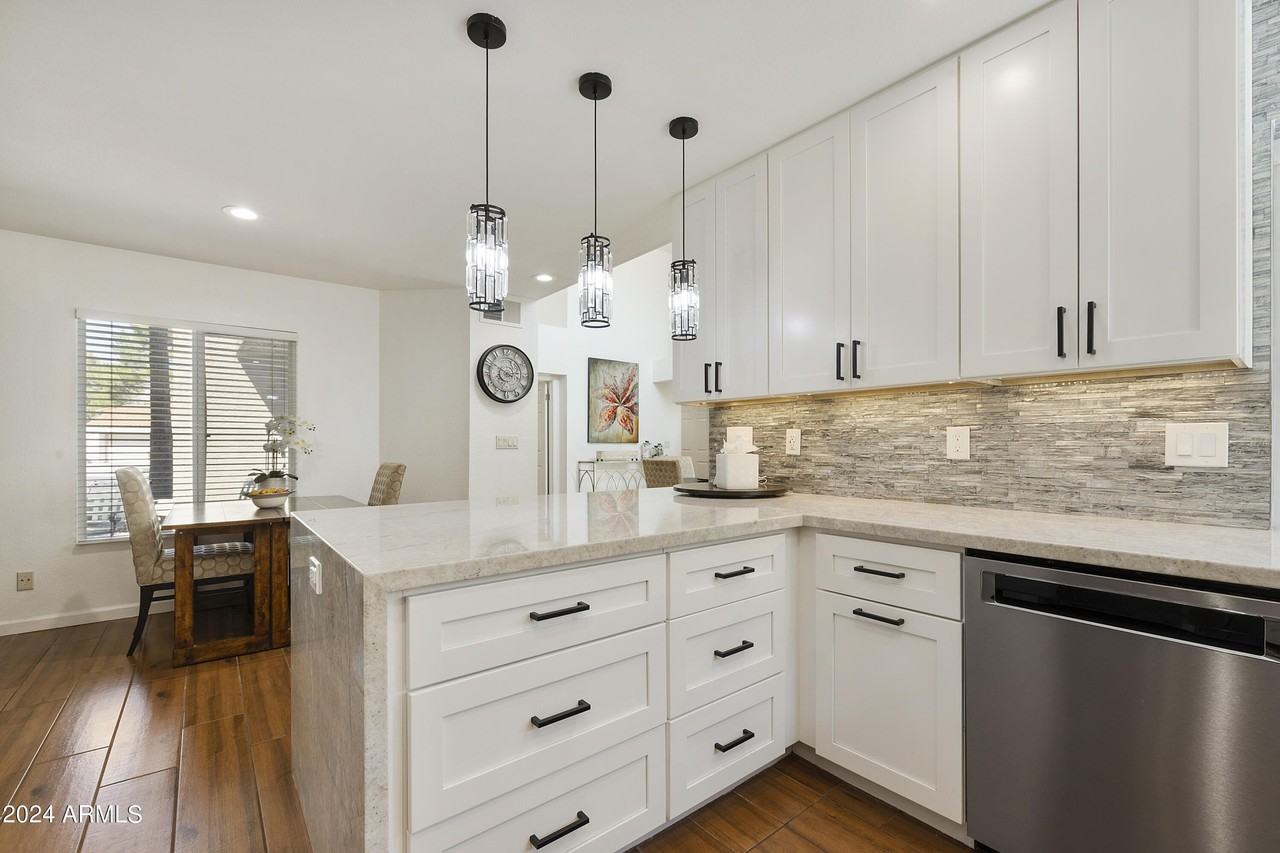 10065 East Mission Lane - Photo 3 of 35