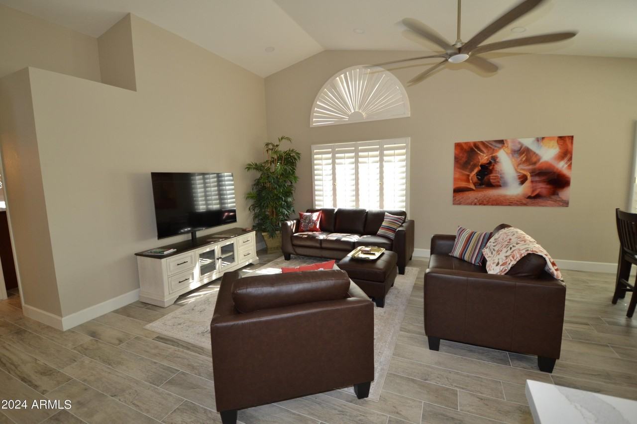 19518 N 89th Dr - Photo 2 of 15