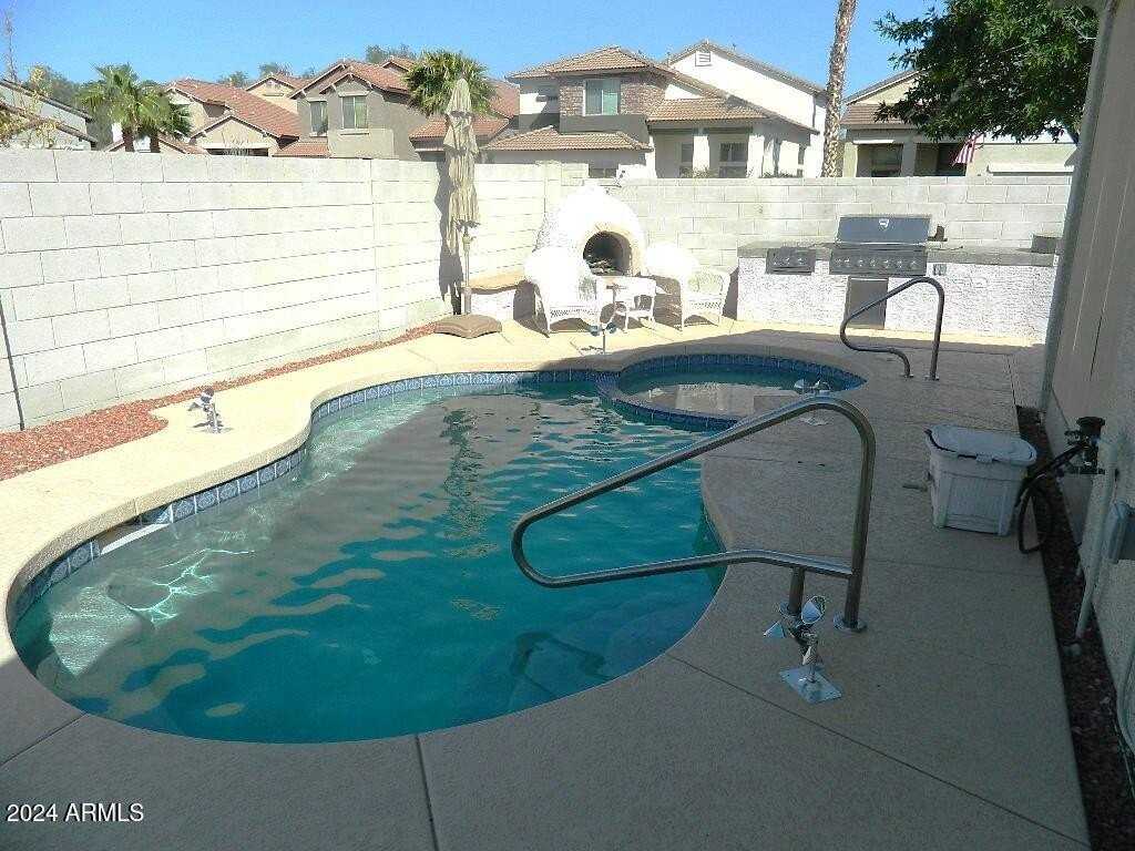 17210 West Elm Street - Photo 2 of 35