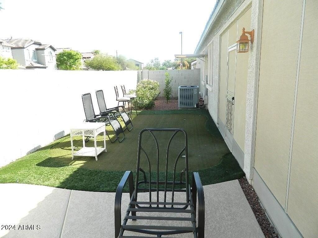 17210 West Elm Street - Photo 5 of 35