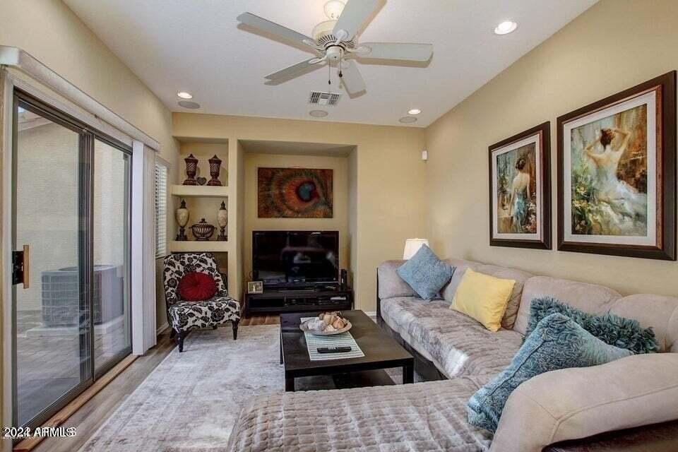 14951 West Wilshire Drive - Photo 7 of 39