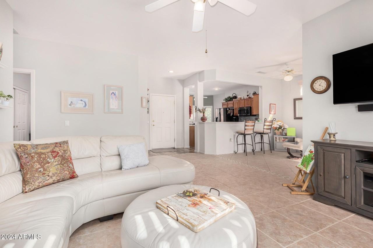 16215 West Desert Winds Drive - Photo 6 of 31