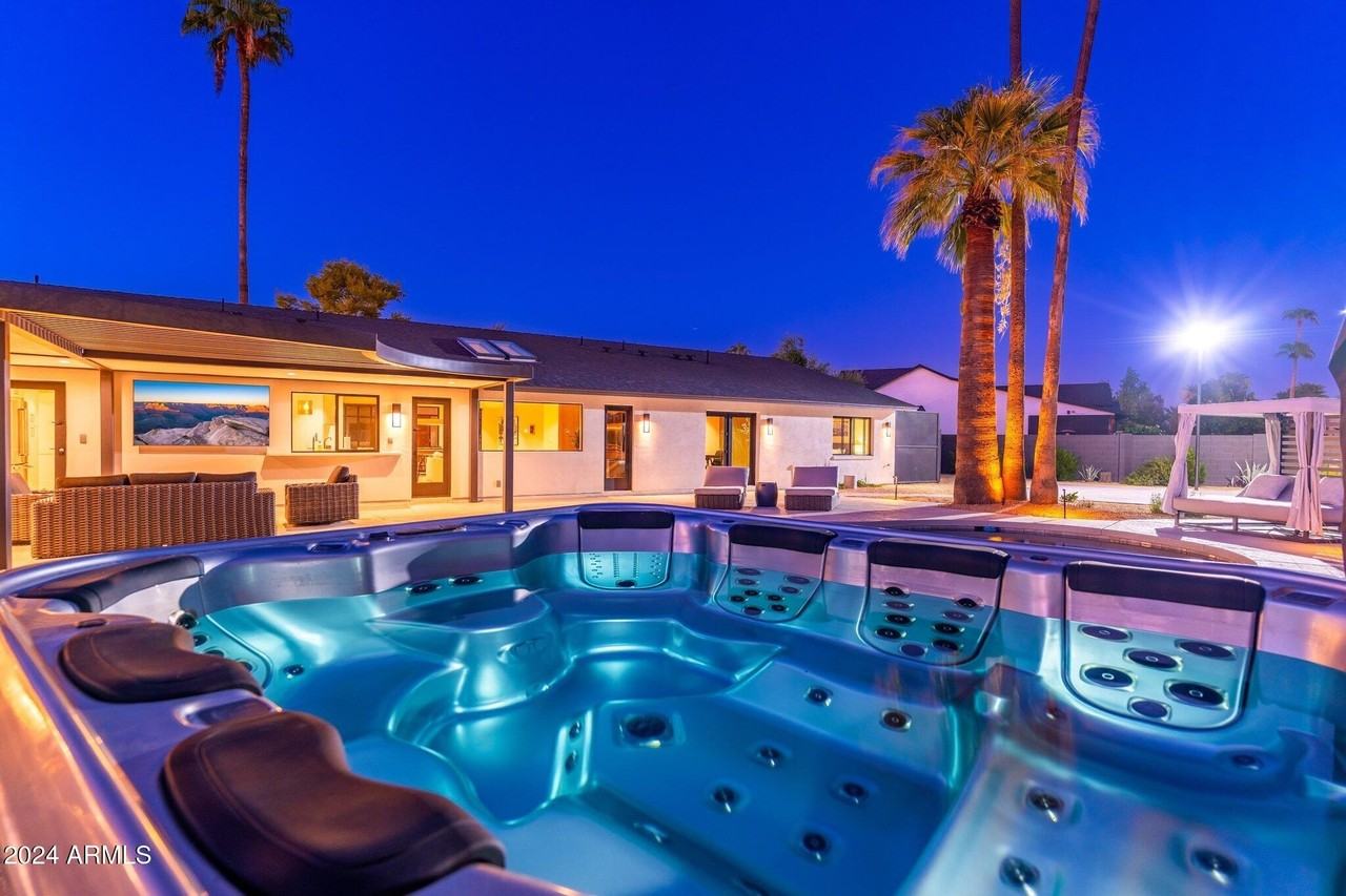 6025 East Charter Oak Road - Photo 4 of 50