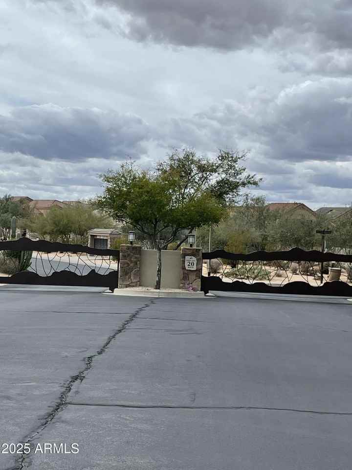 4314 East Smokehouse Trail - Photo 2 of 24