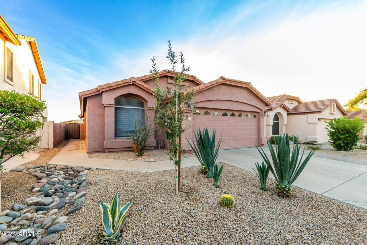 4847 E Abraham Ln - Photo 2 of 31