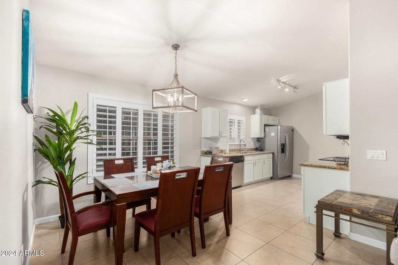 4847 E Abraham Ln - Photo 5 of 31