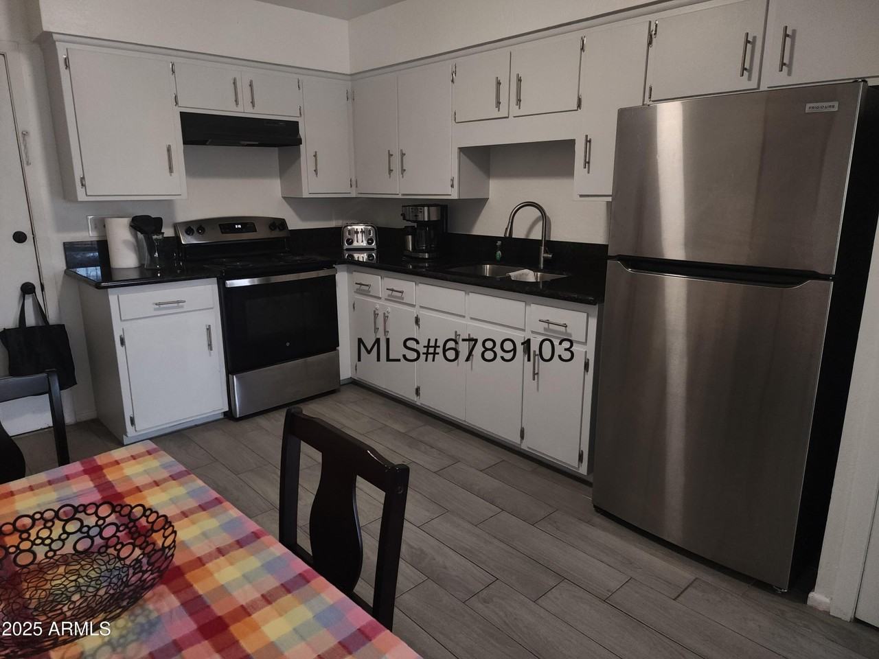 2001 W Turney Ave Apt 6 #6 - Photo 3 of 7