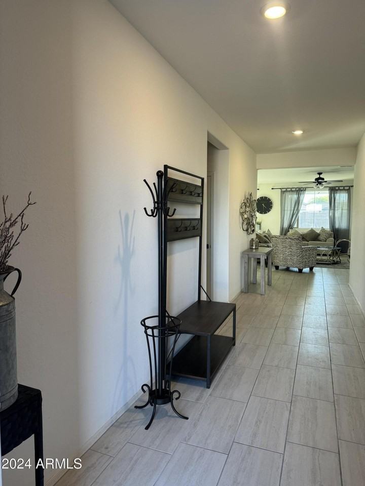 11445 West Edgemont Avenue - Photo 3 of 21