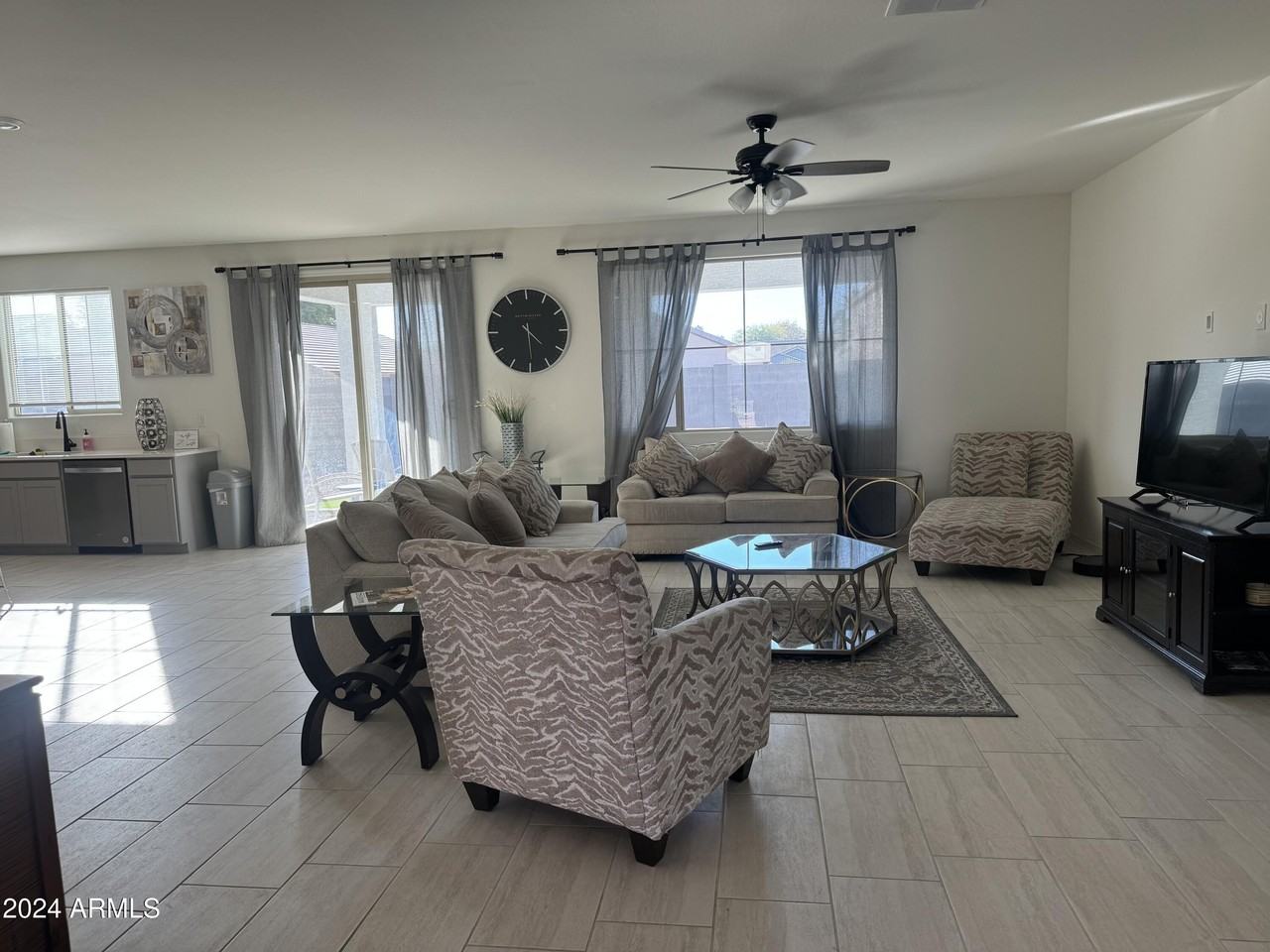 11445 West Edgemont Avenue - Photo 5 of 21