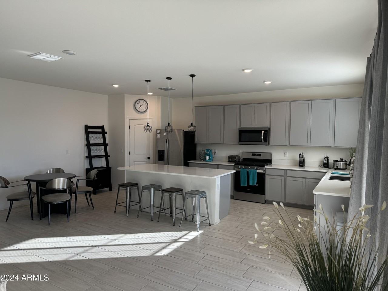 11445 West Edgemont Avenue - Photo 6 of 21