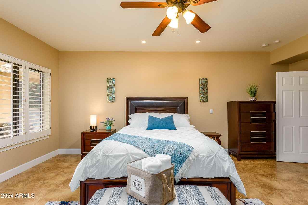 1221 North Kenwood Lane - Photo 3 of 32