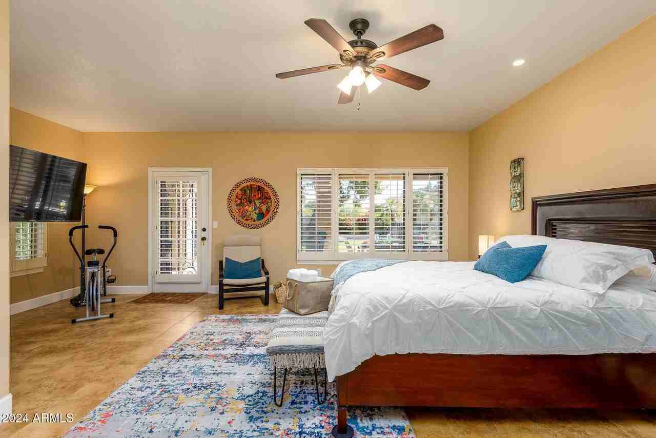 1221 North Kenwood Lane - Photo 4 of 32