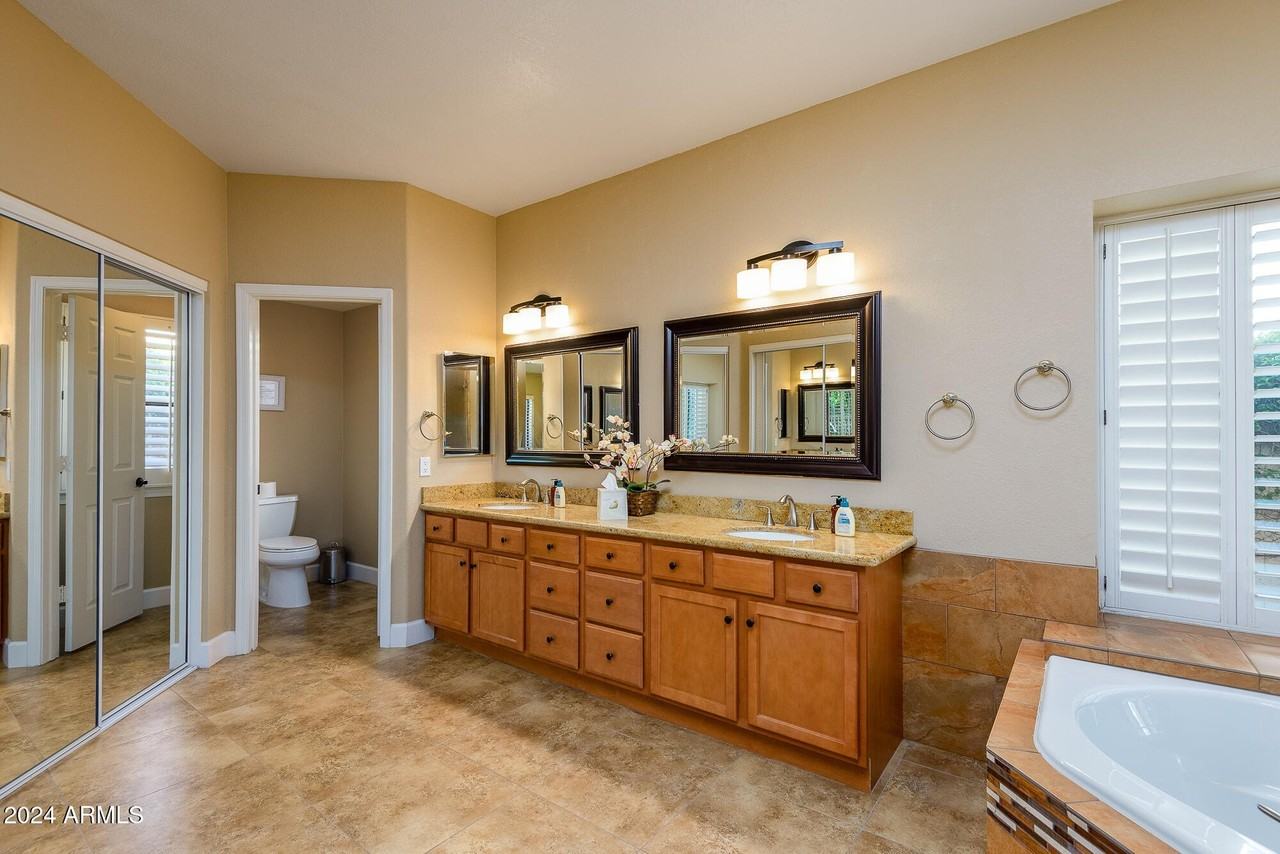 1221 North Kenwood Lane - Photo 7 of 32