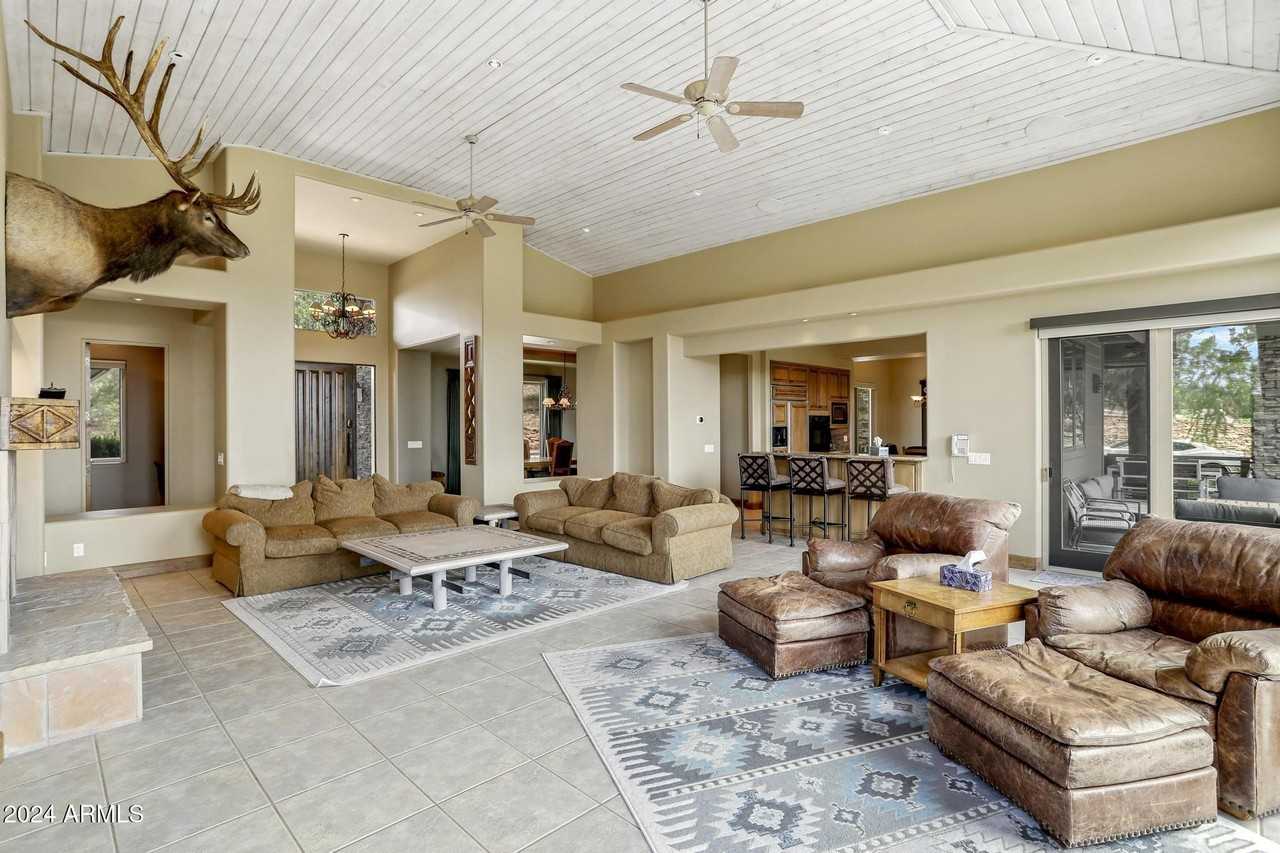 804 North Grapevine Drive - Photo 7 of 44