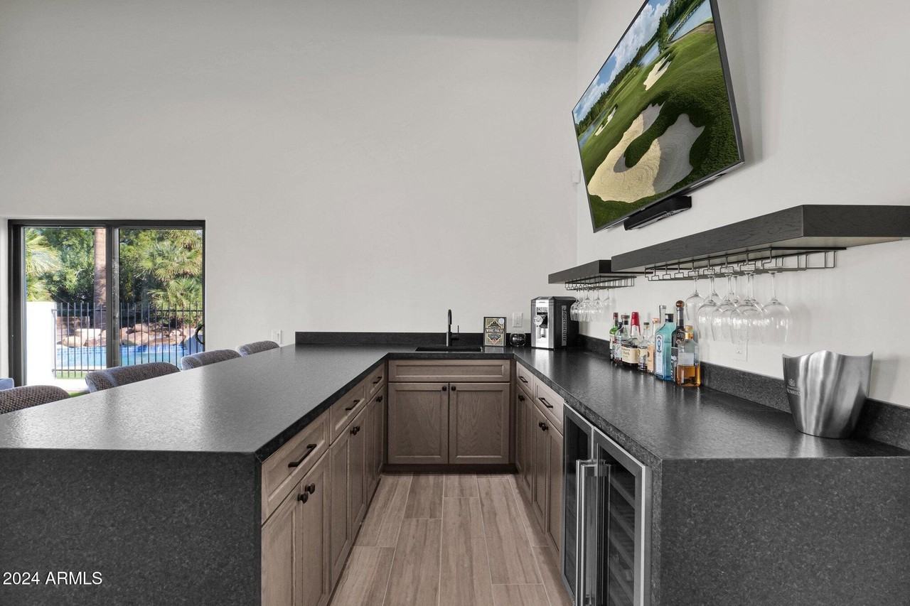 6834 Belmont Circle - Photo 4 of 50