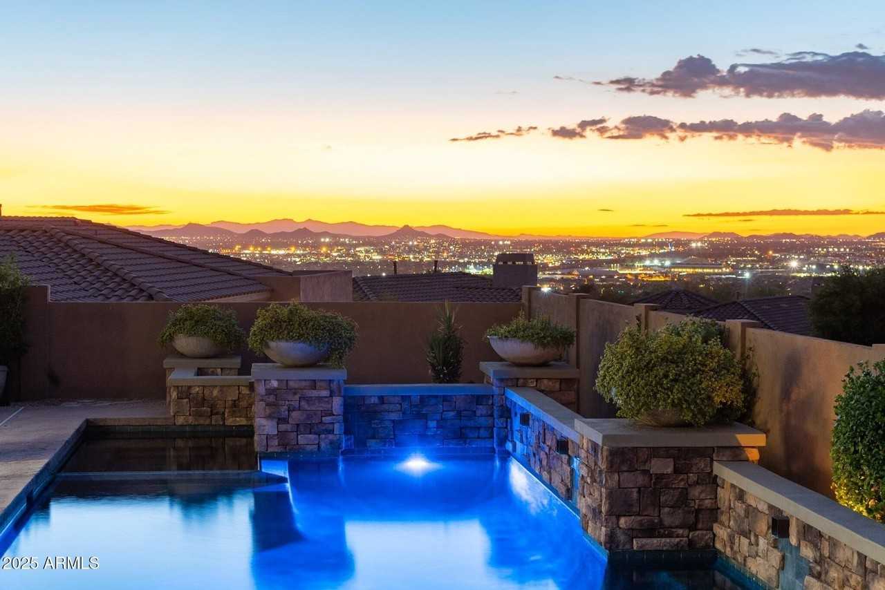 11348 East Greenway Road - Photo 5 of 36