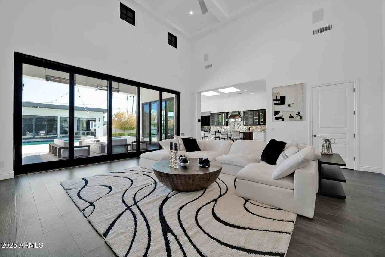 4819 N 68th Pl - Photo 7 of 38