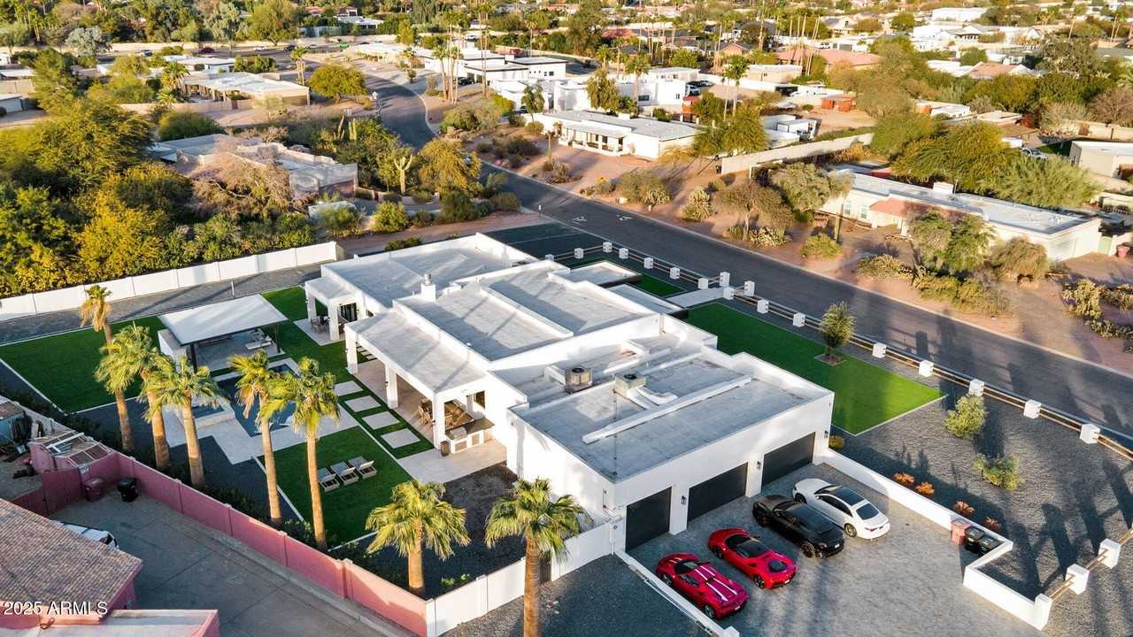 11842 N Miller Rd - Photo 3 of 50