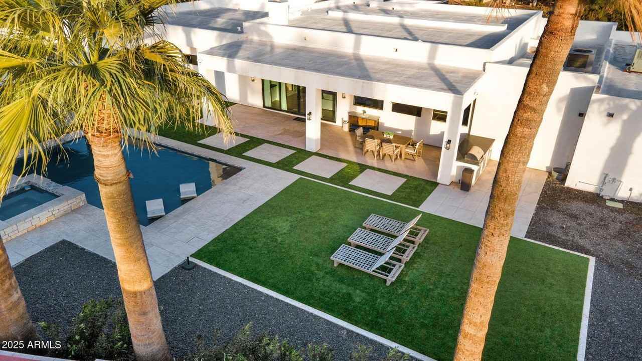 11842 N Miller Rd - Photo 4 of 50