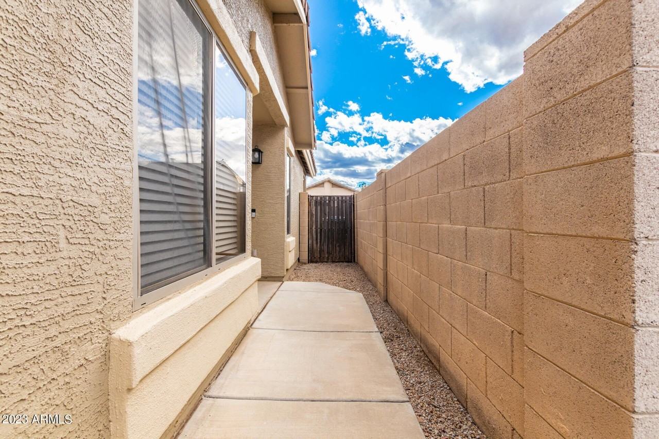 16621 West Belleview Street - Photo 3 of 22