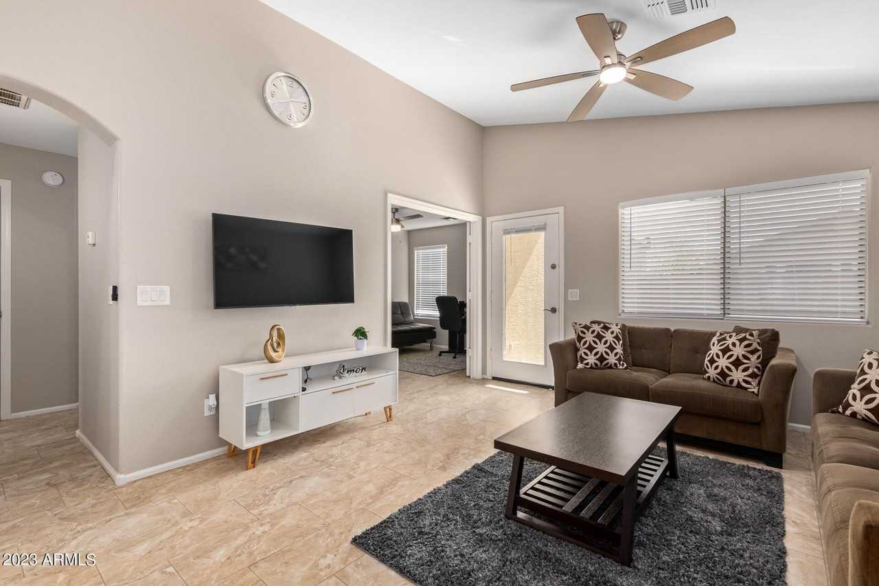 16621 West Belleview Street - Photo 5 of 22