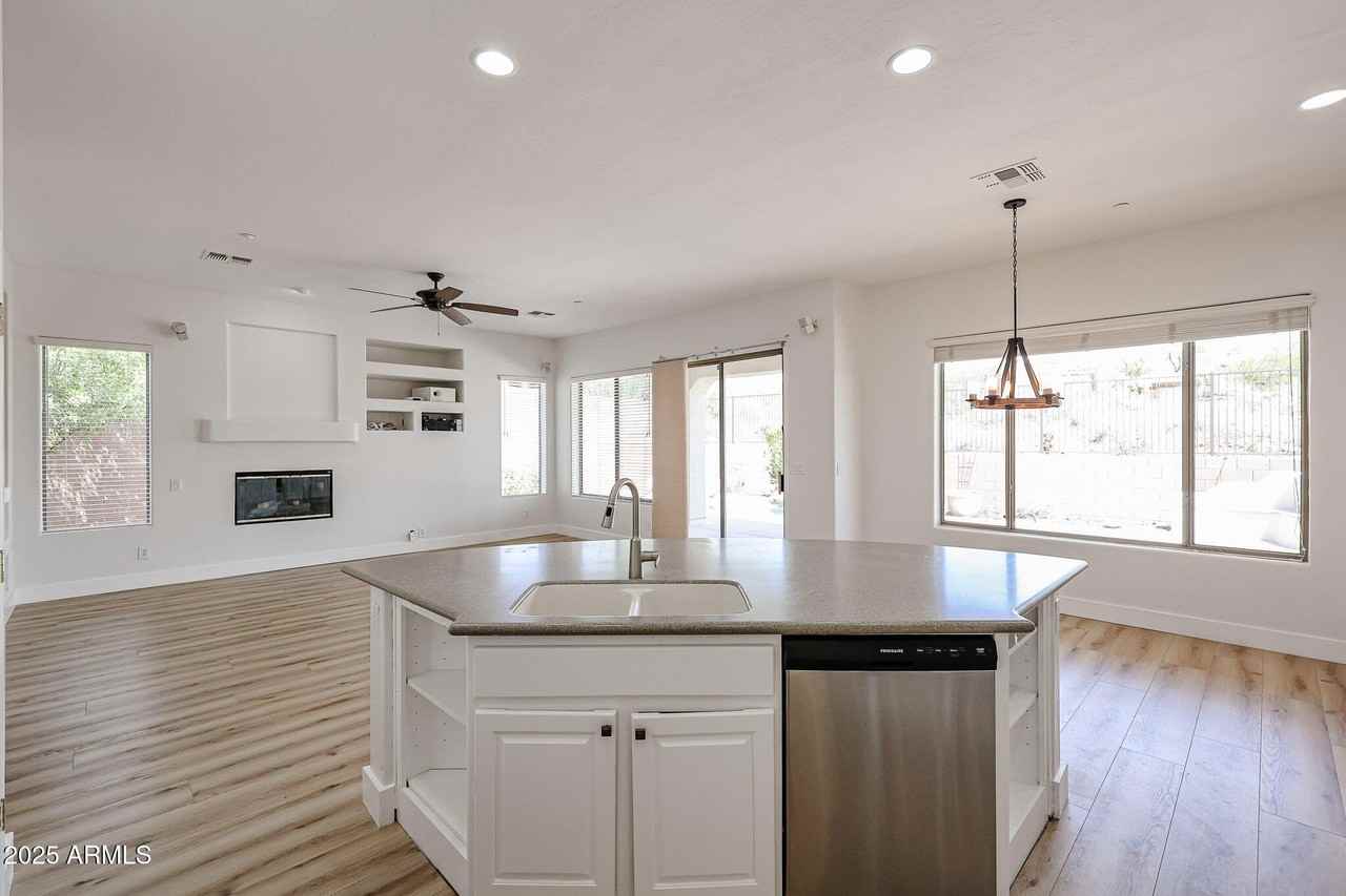 41735 N Maidstone Ct - Photo 6 of 50